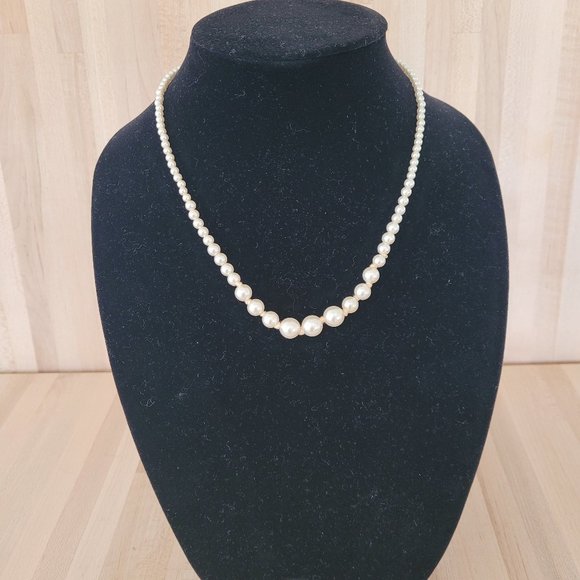 Graduated Ivory Pearl Bead Necklace - Picture 1 of 3